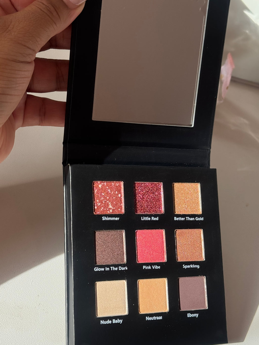 9-Color Eyeshadow Palette