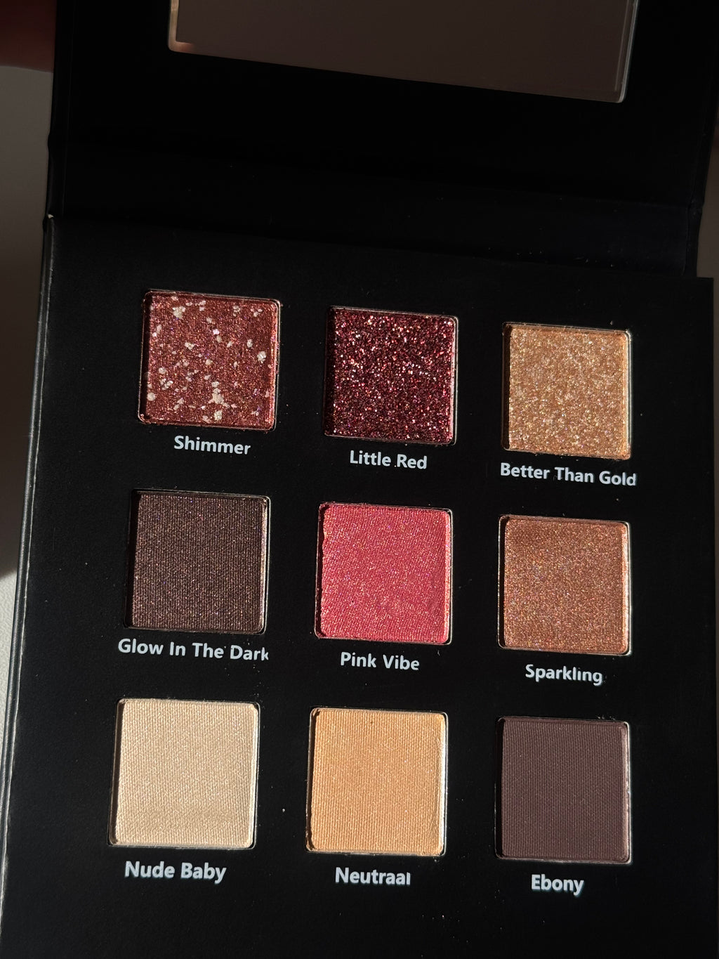 9-Color Eyeshadow Palette
